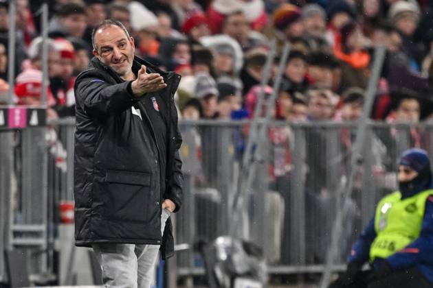 Trainer Frank Schmidt (1.FC Heidenheim) gestikuliert, gestik waehrend des Spiels der 1. Bundesliga zwischen FC Bayern München und 1. FC Heidenheim 1846, Allianz Arena am 07. December 2024 in München, Deutschland. (Foto von Harry Langer DeFodi Images) +++ Trainer Frank Schmidt (1.FC Heidenheim) gestures during the Bundesliga match between FC Bayern München and 1. FC Heidenheim 1846 at Allianz Arena on December 7, 2024 in Munich, Germany. (Photo by Harry Langer DeFodi Images) DFL regulations prohibit any use of photographs as image sequences and or quasi-video. Defodi-541_FCBFCH20241207_199