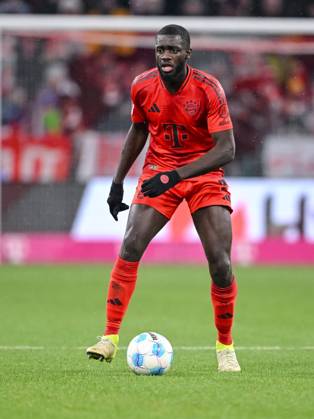 Dayot Upamecano (FC Bayern Muenchen) in Aktion, am Ball, Einzelaktion waehrend des Spiels der 1. Bundesliga zwischen FC Bayern München und 1. FC Heidenheim 1846, Allianz Arena am 07. December 2024 in München, Deutschland. (Foto von Harry Langer DeFodi Images) +++ Dayot Upamecano (FC Bayern Muenchen) controls the Ball during the Bundesliga match between FC Bayern München and 1. FC Heidenheim 1846 at Allianz Arena on December 7, 2024 in Munich, Germany. (Photo by Harry Langer DeFodi Images) DFL regulations prohibit any use of photographs as image sequences and or quasi-video. Defodi-541_FCBFCH20241207_220