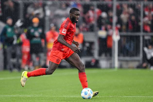 Dayot Upamecano (FC Bayern Muenchen) in Aktion, am Ball, Einzelaktion waehrend des Spiels der 1. Bundesliga zwischen FC Bayern München und 1. FC Heidenheim 1846, Allianz Arena am 07. December 2024 in München, Deutschland. (Foto von Harry Langer DeFodi Images) +++ Dayot Upamecano (FC Bayern Muenchen) controls the Ball during the Bundesliga match between FC Bayern München and 1. FC Heidenheim 1846 at Allianz Arena on December 7, 2024 in Munich, Germany. (Photo by Harry Langer DeFodi Images) DFL regulations prohibit any use of photographs as image sequences and or quasi-video. Defodi-541_FCBFCH20241207_233
