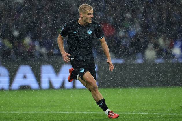 Gustav Isaksen of SS Lazio celebrates after scoring the goal of 0-1 during the Serie A football match between SSC Napoli and SS Lazio at Diego Armando Maradona stadium in Napoli (Italy), December 8, 2024. cesarexpurini