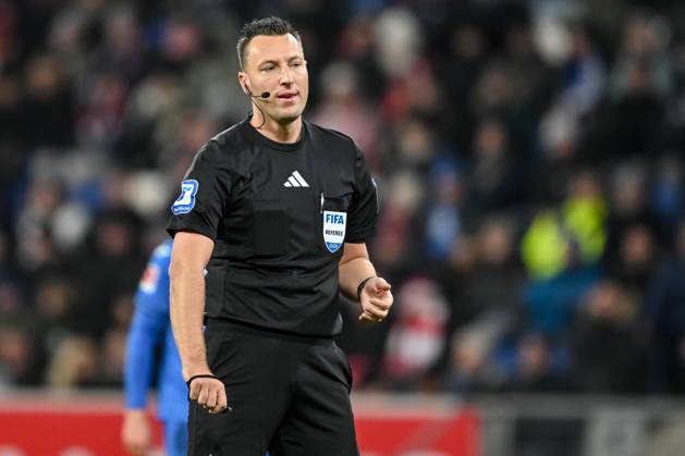 Schiedsrichter Sven Jablonski Schaut waehrend des Spiels der 1. Bundesliga zwischen TSG 1899 Hoffenheim und SC Freiburg, PreZero Arena am 08. December 2024 in Sinsheim, Deutschland. (Foto von Harry Langer DeFodi Images) +++ Schiedsrichter Sven Jablonski Looks on during the Bundesliga match between TSG 1899 Hoffenheim and SC Freiburg at PreZero-Arena on December 8, 2024 in Sinsheim, Germany. (Photo by Harry Langer DeFodi Images) DFL regulations prohibit any use of photographs as image sequences and or quasi-video. Defodi-541_TSGSCF20241208_142