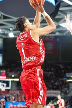 Oscar da Silva (FC Bayern Basketball, 01) beim Wurf, GER, FC Bayern Muenchen vs. SC RASTA Vechta, Basketball, BBL Pokal, Viertelfinale, Saison 2024 2025, 09.12.2024, GER, FC Bayern Muenchen vs. SC RASTA Vechta, Basketball, BBL Pokal, Viertelfinale, Saison 2024 2025, 09.12.2024 Muenchen Copyright: xEibner-Pressefoto JennixMaulx EP_JML