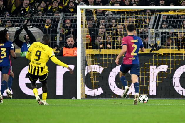DORTMUND - Sehrou Guirassy of Borussia Dortmund makes the 2-2 during the UEFA Champions league match between Borussia Dortmund and FC Barcelona, Barca at Signal Iduna Park on Dec. 11, 2024 in Dortmund, Germany. ANP Hollandse Hoogte UEFA Champions League 2024 25 League phase 6 2024 25 xVIxANPxSportx xGerritxvanxKeulenxIVx 515493254 originalFilename: 515493254