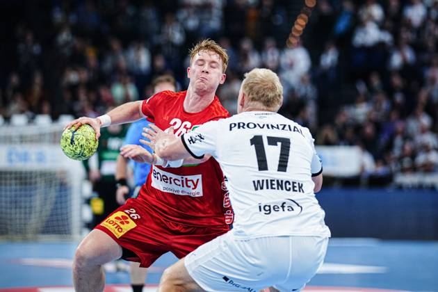 Jonathan Edvardsson (TSV Hannover-Burgdorf, 26), Patrick Wiencek (THW Kiel, 17) GER, THW Kiel vs. TSV Hannover-Burgdorf, Handball, Bundesliga, Spieltag, 14, Saison 2024 2025, 11.12.2024 GER, THW Kiel vs. TSV Hannover-Burgdorf, Handball, Bundesliga, Spieltag, 14, Saison 2024 2025, 11.12.2024 Kiel Copyright: xEibner-Pressefoto MarcelxvonxFehrnx EP_MFN