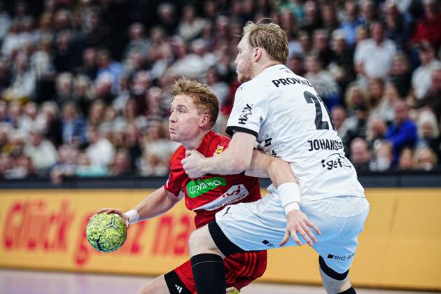 Jonathan Edvardsson (TSV Hannover-Burgdorf, 26), Eric Johansson (THW Kiel, 21) GER, THW Kiel vs. TSV Hannover-Burgdorf, Handball, Bundesliga, Spieltag, 14, Saison 2024 2025, 11.12.2024 GER, THW Kiel vs. TSV Hannover-Burgdorf, Handball, Bundesliga, Spieltag, 14, Saison 2024 2025, 11.12.2024 Kiel Copyright: xEibner-Pressefoto MarcelxvonxFehrnx EP_MFN