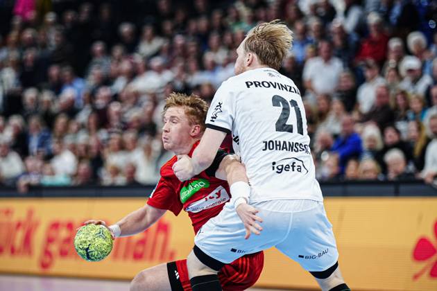 Jonathan Edvardsson (TSV Hannover-Burgdorf, 26), Eric Johansson (THW Kiel, 21) GER, THW Kiel vs. TSV Hannover-Burgdorf, Handball, Bundesliga, Spieltag, 14, Saison 2024 2025, 11.12.2024 GER, THW Kiel vs. TSV Hannover-Burgdorf, Handball, Bundesliga, Spieltag, 14, Saison 2024 2025, 11.12.2024 Kiel Copyright: xEibner-Pressefoto MarcelxvonxFehrnx EP_MFN
