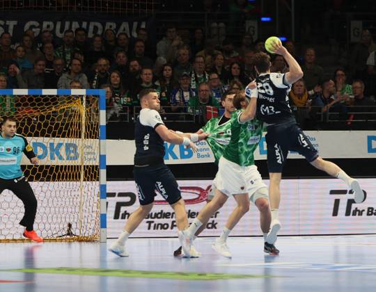 GER HBL Saison 2024 2025 FÜCHSE Berlin vs TBV Lemgo Lippe, 12.12.24, Max-Schmeling-Halle, Berlin, Dejan MILOSAVLJEV (Füchse Berlin 96), Mijajlo MARSENIC (Füchse Berlin 93), Max DARJ (Füchse Berlin 5), Hendrik WAGNER (TBV Lemgo Lippe 28)