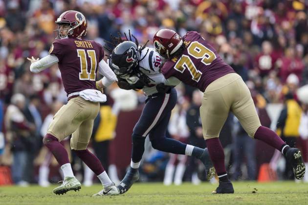 NFL, American Football Herren, USA 2018: Texans vs Redskins NOV 18 November 18, 2018: Washington Redskins quarterback Alex Smith (11) looks to pass during the first half of the NFL game between the Houston Texans and the Washington Redskins at FedExField in Landover, Maryland. Scott Taetsch CSM Landover MD USA EDITORIAL USE ONLY Copyright: xx ZUMA-20181118_zaf_c04_435.jpg ScottxTaetschx csmphototwo462970