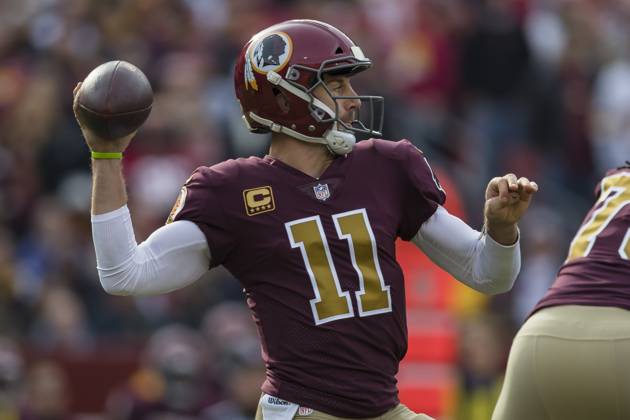 NFL, American Football Herren, USA 2018: Texans vs Redskins NOV 18 November 18, 2018: Washington Redskins quarterback Alex Smith (11) attempts a pass during the first half of the NFL game between the Houston Texans and the Washington Redskins at FedExField in Landover, Maryland. Scott Taetsch CSM Landover MD USA EDITORIAL USE ONLY Copyright: xx ZUMA-20181118_zaf_c04_418.jpg ScottxTaetschx csmphototwo463007