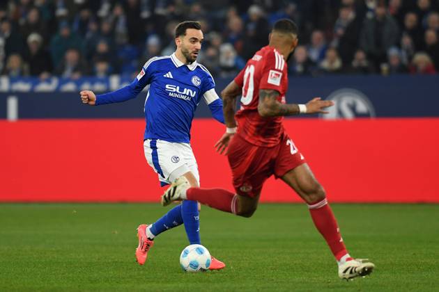 Kenan Karaman (FC Schalke 04) in Aktion, am Ball, Einzelaktion waehrend des Spiels der 2. Bundesliga zwischen FC Schalke 04 und Fortuna Düsseldorf in der Veltins-Arena am 14. December 2024 in Gelsenkirchen, Deutschland. (Foto von Ralf Treese DeFodi Images) +++ Kenan Karaman (FC Schalke 04) controls the ball during the 2. Bundesliga match between FC Schalke 04 and Fortuna Düsseldorf at Veltins-Arena on December 14, 2024 in Gelsenkirchen, Germany. (Photo by Ralf Treese DeFodi Images) DFB DFL REGULATIONS PROHIBIT ANY USE OF PHOTOGRAPHS AS IMAGE SEQUENCES AND OR QUASI-VIDEO. Defodi-521_S04F9520241214_056