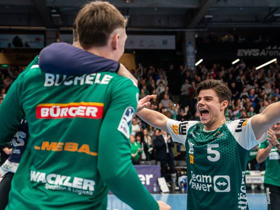 Rutger ten Velde (Frisch Auf Goeppingen, 05) jubelt Tibor Ivanisevic (Frisch Auf Goeppingen, 16) und Julian Buchele (Frisch Auf Goeppingen, 12) zu, Frisch Auf Goeppingen vs. HSG Wetzlar, Handball, 1. Bundesliga, Herren, Spielzeit 2024 2025, 15.12.2024, Frisch Auf Goeppingen vs. HSG Wetzlar, Handball, 1. Bundesliga, Herren, Spielzeit 2024 2025, 15.12.2024 Goeppingen Copyright: xMichaelxSchmidt Eibner-Pressefotx EP_MST