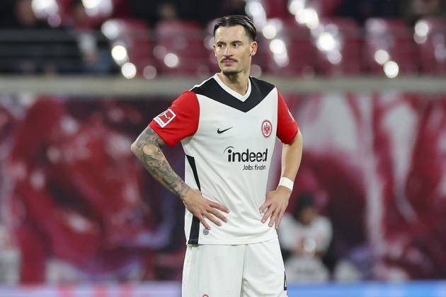 Robin Koch (Eintracht Frankfurt) schaut enttaeuscht, Bundesliga, RB Leipzig v Eintracht Frankfurt, Red Bull Arena am 15. December 2024 in Leipzig, Deutschland. (Foto von Marco Steinbrenner DeFodi Images) Robin Koch (Eintracht Frankfurt) looks dejected, Bundesliga, RB Leipzig v Eintracht Frankfurt, Red Bull Arena, December 15, 2024 in Leipzig, Germany. (Photo by Marco Steinbrenner DeFodi Images) DFL regulations prohibit any use of photographs as image sequences and or quasi-video. Defodi-700_leipzig_frank_20241215_010