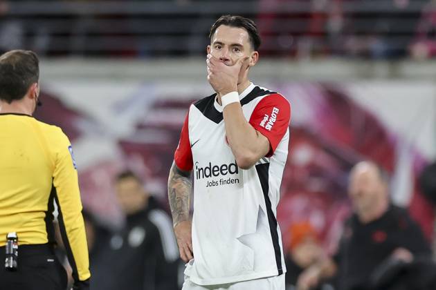Robin Koch (Eintracht Frankfurt) schaut enttaeuscht, Bundesliga, RB Leipzig v Eintracht Frankfurt, Red Bull Arena am 15. December 2024 in Leipzig, Deutschland. (Foto von Marco Steinbrenner DeFodi Images) Robin Koch (Eintracht Frankfurt) looks dejected, Bundesliga, RB Leipzig v Eintracht Frankfurt, Red Bull Arena, December 15, 2024 in Leipzig, Germany. (Photo by Marco Steinbrenner DeFodi Images) DFL regulations prohibit any use of photographs as image sequences and or quasi-video. Defodi-700_leipzig_frank_20241215_031