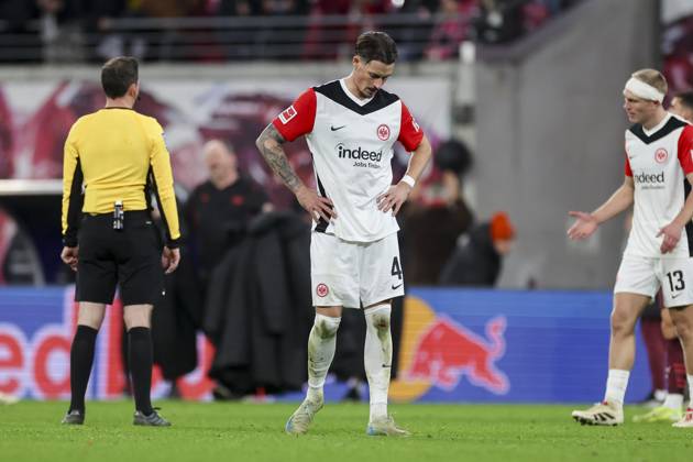Robin Koch (Eintracht Frankfurt) schaut enttaeuscht, Bundesliga, RB Leipzig v Eintracht Frankfurt, Red Bull Arena am 15. December 2024 in Leipzig, Deutschland. (Foto von Marco Steinbrenner DeFodi Images) Robin Koch (Eintracht Frankfurt) looks dejected, Bundesliga, RB Leipzig v Eintracht Frankfurt, Red Bull Arena, December 15, 2024 in Leipzig, Germany. (Photo by Marco Steinbrenner DeFodi Images) DFL regulations prohibit any use of photographs as image sequences and or quasi-video. Defodi-700_leipzig_frank_20241215_033