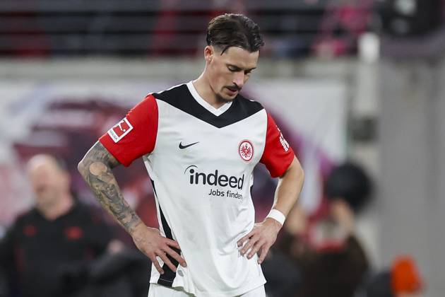 Robin Koch (Eintracht Frankfurt) schaut enttaeuscht, Bundesliga, RB Leipzig v Eintracht Frankfurt, Red Bull Arena am 15. December 2024 in Leipzig, Deutschland. (Foto von Marco Steinbrenner DeFodi Images) Robin Koch (Eintracht Frankfurt) looks dejected, Bundesliga, RB Leipzig v Eintracht Frankfurt, Red Bull Arena, December 15, 2024 in Leipzig, Germany. (Photo by Marco Steinbrenner DeFodi Images) DFL regulations prohibit any use of photographs as image sequences and or quasi-video. Defodi-700_leipzig_frank_20241215_163