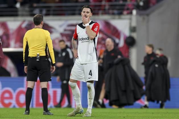 Robin Koch (Eintracht Frankfurt) schaut enttaeuscht, Bundesliga, RB Leipzig v Eintracht Frankfurt, Red Bull Arena am 15. December 2024 in Leipzig, Deutschland. (Foto von Marco Steinbrenner DeFodi Images) Robin Koch (Eintracht Frankfurt) looks dejected, Bundesliga, RB Leipzig v Eintracht Frankfurt, Red Bull Arena, December 15, 2024 in Leipzig, Germany. (Photo by Marco Steinbrenner DeFodi Images) DFL regulations prohibit any use of photographs as image sequences and or quasi-video. Defodi-700_leipzig_frank_20241215_160