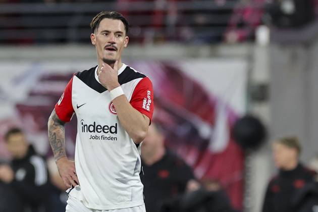 Robin Koch (Eintracht Frankfurt) schaut enttaeuscht, Bundesliga, RB Leipzig v Eintracht Frankfurt, Red Bull Arena am 15. December 2024 in Leipzig, Deutschland. (Foto von Marco Steinbrenner DeFodi Images) Robin Koch (Eintracht Frankfurt) looks dejected, Bundesliga, RB Leipzig v Eintracht Frankfurt, Red Bull Arena, December 15, 2024 in Leipzig, Germany. (Photo by Marco Steinbrenner DeFodi Images) DFL regulations prohibit any use of photographs as image sequences and or quasi-video. Defodi-700_leipzig_frank_20241215_162