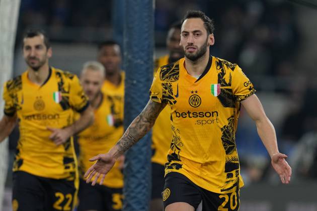 Inter Milan s Hakan Calhanoglu celebrates after scoring 0-1 during the Serie A EniLive soccer match between Lazio and Inter at the Rome s Olympic stadium, Italy - Monday December 16, 2024 - Soccer ( Photo by Alfredo Falcone LaPresse ) Copyright: xAlfredoxFalcone LaPressex