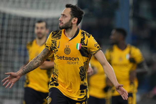Inter Milan s Hakan Calhanoglu celebrates after scoring 0-1 during the Serie A EniLive soccer match between Lazio and Inter at the Rome s Olympic stadium, Italy - Monday December 16, 2024 - Soccer ( Photo by Alfredo Falcone LaPresse ) Copyright: xAlfredoxFalcone LaPressex