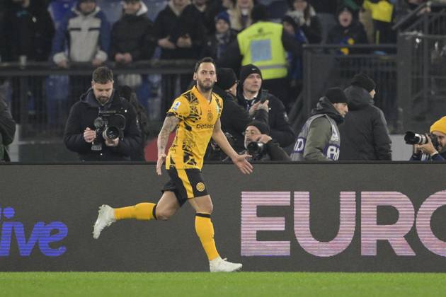 Inter Milan s Hakan Calhanoglu celebrates after scoring the goal 0-1 during the Serie A Enilive soccer match between SS Lazio and Inter at the Rome s Olympic stadium, Italy - Sunday, December 16, 2024. - Soccer. Copyright: xFabrizioxCorradetti LaPressex