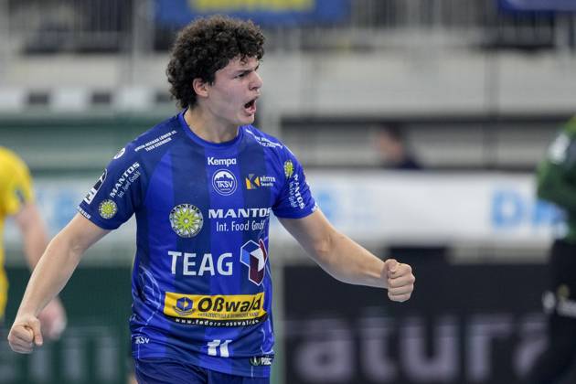 Torschütze Gian Attenhofer (ThSV, 11), Spieler vom ThSV Eisenach, jubelt über ein Tor, Jubel, jubeln, Torjubel, Torerfolg, celebrate the goal, goal, celebration, jubelt ueber das Tor, Freuen, Freude, freut sich, optimistisch, positiv, Spielszene, Highlight, Einzelbild, Einzelfoto, Aktion, Action, 19.12.2024, Heidelberg (Deutschland), Handball, DHB-Pokal, Viertelfinale, Rhein-Neckar Löwen - ThSV Eisenach