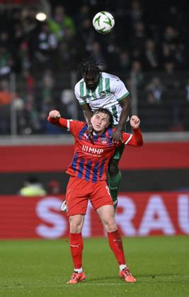 Kopfballduell Zweikampf Aktion Mikkel Kaufmann 1. FC Heidenheim 1846 FCH (29) gegen Stephan Ambrosius FC St. Gallen (05) 1. FC Heidenheim 1846 FCH vs FC St. Gallen 1879 19.12.2024 UEFA Conference League DFL REGULATIONS PROHIBIT ANY USE OF PHOTOGRAPHS AS IMAGE SEQUENCES AND OR QUASI-VIDEO 1. FC Heidenheim 1846 FCH vs FC St. Gallen 1879