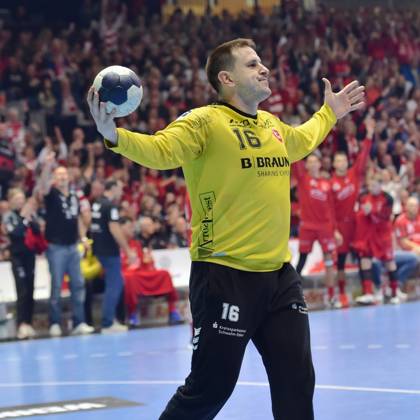 Jubel bei Nebojsa Simic (Torwart MT Melsungen 16) , GER, MT Melsungen - SG Flensburg-Handewitt, Handball, DHB-Pokal, Viertelfinale, Saison 2024 2025, 19.12.2024, GER, MT Melsungen - SG Flensburg-Handewitt, Handball, DHB-Pokal, Viertelfinale, Saison 2024 2025, 19.12.2024 Kassel Copyright: xEibner-Pressefotox xRolandxSippelx EP_RSL