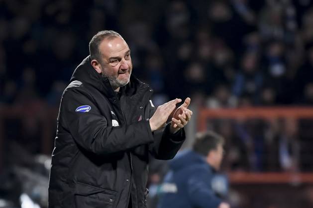 Trainer Frank Schmidt (1. FC Heidenheim) gestikuliert, Bundesliga, VfL Bochum 1848 v 1. FC Heidenheim 1846, Vonovia Ruhrstadion, 22.12.2024, Bochum, Deutschland. Defodi-067_BOCFCH20241222_233