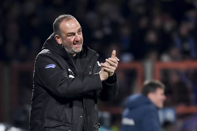 Trainer Frank Schmidt (1. FC Heidenheim) gestikuliert, Bundesliga, VfL Bochum 1848 v 1. FC Heidenheim 1846, Vonovia Ruhrstadion, 22.12.2024, Bochum, Deutschland. Defodi-067_BOCFCH20241222_232