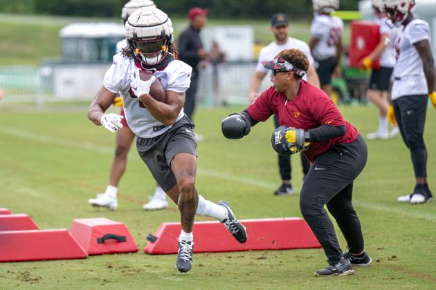 NFL, American Football Herren, USA 2022: Washington Commanders Training Camp AUG 17 August 17th 2022: Washington Commanders running back Jonathan Williams (41) runs a drill during the Washington Commanders Training Camp practice at the INOVA Sports and Performance Center in Ashburn, Va. Reggie Hildred CSM Ashburn VA United States EDITORIAL USE ONLY Copyright: xx ZUMA-20220817_zaf_c04_001.jpg ReggiexHildredx csmphototwo944613