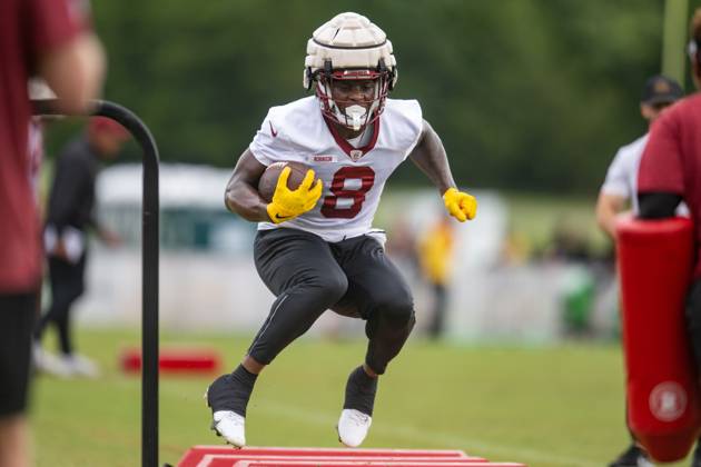 NFL, American Football Herren, USA 2022: Washington Commanders Training Camp AUG 17 August 17th 2022: Washington Commanders running back Brian Robinson Jr. (8) run a drill during the Washington Commanders Training Camp practice at the INOVA Sports and Performance Center in Ashburn, Va. Reggie Hildred CSM Ashburn VA United States EDITORIAL USE ONLY Copyright: xx ZUMA-20220817_zaf_c04_054.jpg ReggiexHildredx csmphototwo944688