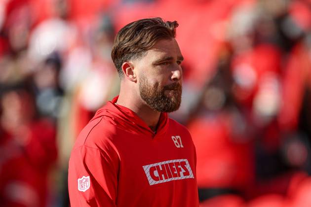 NFL, American Football Herren, USA 2024: Texans vs Chiefs DEC 21 December 21, 2024: Kansas City Chiefs tight end Travis Kelce (87) warms up before a game against the Houston Texans at GEHA Field at Arrowhead Stadium in Kansas City, MO. David Smith CSM (Credit Image: Â David Smith Cal Media) Kansas City Mo United States of America EDITORIAL USE ONLY Copyright: xx ZUMA-20241221_zma_c04_675.jpg DavidxSmithx csmphotothree335977