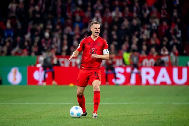 Joshua Kimmich (FC Bayern Muenchen, 06) gestikuliert am Ball, GER, FC Bayern Muenchen (FCB) vs Bayer 04 Leverkusen (B04), Fussball DFB Pokal, Achtelfinale, Saison 2024 2025, 03.12.2024 DFB regulations prohibit any use of photographs as image sequences and or quasi-video GER, FC Bayern Muenchen (FCB) vs Bayer 04 Leverkusen (B04), Fussball DFB Pokal, Achtelfinale, Saison 2024 2025, 03.12.2024 Muenchen Copyright: xEibner-Pressefoto Memmlerx EP_MMR