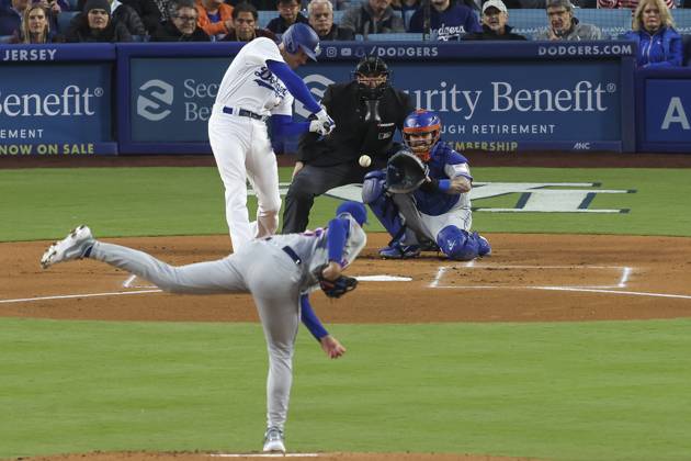 Los Angeles Dodgers first baseman Freddie Freeman (5) hits a home run in the first inning during a MLB, Baseball Herren, USA regular season game between the Los Angeles Dodgers and New York Mets, Monday, April 18, 2023 in Los Angeles, CA. The Mets defeated the Dodgers 8-6. (Brandon Sloter Image of Los Angeles CA United States EDITORIAL USE ONLY Copyright: xImagexofxSportx BrandonxSloterx iosphotos294046