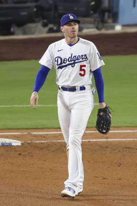 Los Angeles Dodgers first baseman Freddie Freeman (5) looks on during an MLB, Baseball Herren, USA regular season game between the Los Angeles Dodgers and New York Mets, Monday, April 18, 2023 in Los Angeles, CA. The Mets defeated the Dodgers 8-6. (Brandon Sloter Image of Los Angeles CA United States EDITORIAL USE ONLY Copyright: xImagexofxSportx BrandonxSloterx iosphotos294067