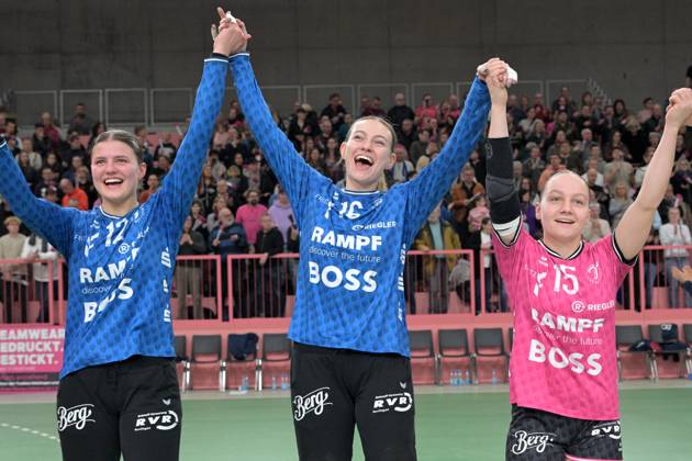 Marie Kristin Weiss (TusSies Metzingen, 12) im Tor, Lea Schuepbach (TusSies Metzingen, 16) im Tor und Katharina Goldammer (TusSies Metzingen, 15) TusSies Metzingen vs. Union Neckarsulm, Handball, HBF, 10.Ligaspieltag, Saison 2024 2025, 29.12.2024 TusSies Metzingen vs. Sport-Union Neckarsulm, Handball, HBF, 10.Ligaspieltag, Saison 2024 2025, 29.12.2024 Tuebingen Copyright: xEibner-Pressefotox EP_TBR