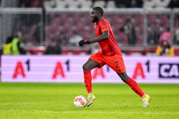 Dayot Upamecano (FC Bayern Muenchen) in Aktion, am Ball, Einzelaktion während des Freundschaftsspiels zwischen RB Salzburg und FC Bayern München in der Red Bull Arena am 6. Januar 2025 in Salzburg, Österreich. (Foto von Harry Langer DeFodi Images) +++ Dayot Upamecano (FC Bayern Muenchen) controls the Ball during the Friendly match between RB Salzburg and FC Bayern München at Red Bull Arena on January 6, 2025 in Salzburg, Austria. (Photo by Harry Langer DeFodi Images) Defodi-541_RBSFCB20250106_668