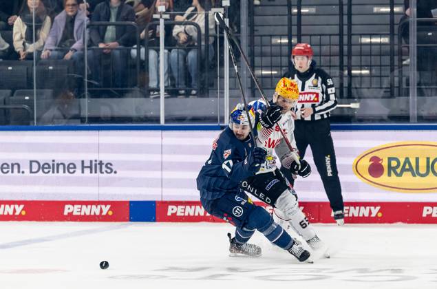Kampf um den Puck Zweikampf zwischen Taro Hirose (EHC Red Bull Muenchen, 17) und Christian Wejse (Fischtown Pinguins Bremerhaven, 65). GER, EHC Red Bull Muenchen vs. Fischtown Pinguins Bremerhaven, Eishockey, DEL, 35. Spieltag, Saison 2024 2025, 10.01.2025. GER, EHC Red Bull Muenchen vs. Fischtown Pinguins Bremerhaven, Eishockey, DEL, 35. Spieltag, Saison 2024 2025, 10.01.2025. Muenchen Copyright: xEibner-Pressefoto HeikexFeinerx EP_HFR