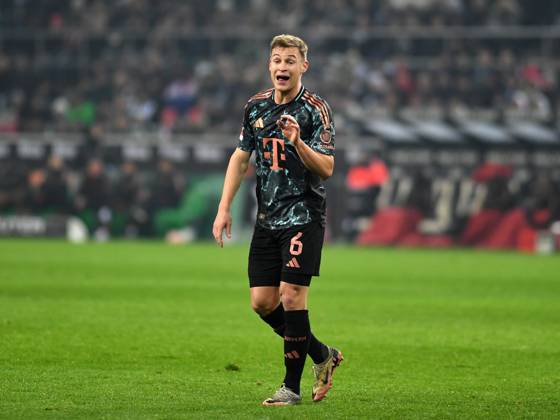 Joshua Kimmich (FC Bayern Muenchen) gestikuliert, gestik waehrend des Spiels der 1. Bundesliga zwischen Borussia Mönchengladbach und FC Bayern München, Stadion im Borussia-Park am 11. January 2025 in Mönchengladbach, Deutschland. (Foto von Ralf Treese DeFodi Images) +++ Joshua Kimmich (FC Bayern Muenchen) gestures during the Bundesliga match between Borussia Mönchengladbach and FC Bayern München at Stadium in Borussia-Park on January 11, 2025 in Mönchengladbach, Germany. (Photo by Ralf Treese DeFodi Images) DFL regulations prohibit any use of photographs as image sequences and or quasi-video. Defodi-521_BMGFCB20250111_023