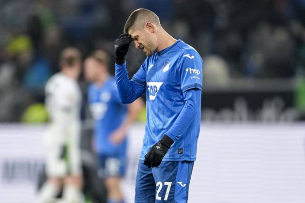 Andrej Kramaric (Hoffenheim, 27), Spieler der TSG 1899 Hoffenheim, Einzelbild, Einzelfoto, Aktion, Action, enttäuscht über die Niederlage, Enttäuschung nach dem Schlusspfiff, Highlight, Verlierer, verloren, Frustration, disappointed, pessimistisch, 11.01.2025, Sinsheim (Deutschland), Fussball, Bundesliga, TSG 1899 Hoffenheim - VfL Wolfsburg, DFB DFL REGULATIONS PROHIBIT ANY USE OF PHOTOGRAPHS AS IMAGE SEQUENCES AND OR QUASI-VIDEO.