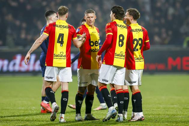 DEVENTER - (l-r) Joris Kramer of Go Ahead Eagles, Victor Edvardsen of Go Ahead Eagles, Evert Linthorst of Go Ahead Eagles, Aske Adelgaard of Go Ahead Eagles celebrate victory during the KNVB Cup match between Go Ahead Eagles and FC Twente at De Adelaarshorst on Jan. 15, 2025 in Deventer, Netherlands. ANP SEM VAN DER WAL Dutch Cup Round of 16 2024 25 xVIxANPxSportx xxANPxIVx 517513921 originalFilename: 517513921