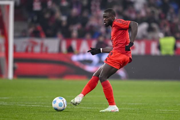 Dayot Upamecano (FC Bayern Muenchen) in Aktion, am Ball, Einzelaktion waehrend des Spiels der 1. Bundesliga zwischen FC Bayern München und TSG 1899 Hoffenheim, Allianz Arena am 15. January 2025 in München, Deutschland. (Foto von Harry Langer DeFodi Images) +++ Dayot Upamecano (FC Bayern Muenchen) controls the Ball during the Bundesliga match between FC Bayern München and TSG 1899 Hoffenheim at Allianz Arena on January 15, 2025 in Munich, Germany. (Photo by Harry Langer DeFodi Images) DFL regulations prohibit any use of photographs as image sequences and or quasi-video. Defodi-541_FCBTSG20250115_416