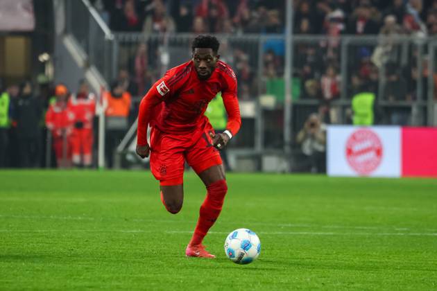 Alphonso Davies (FC Bayern Muenchen, 19) mit Ball, GER, FC Bayern Muenchen vs. TSG Hoffenheim, Fussball, Bundesliga, 17. Spieltag, Spielzeit 2024 2025, 15.01.2025, (DFL DFB REGULATIONS PROHIBIT ANY USE OF PHOTOGRAPHS as IMAGE SEQUENCES and or QUASI-VIDEO), GER, FC Bayern Muenchen vs. TSG Hoffenheim, Fussball, Bundesliga, 17. Spieltag, Spielzeit 2024 2025, 15.01.2025 Muenchen Copyright: xEibner-Pressefoto JennixMaulx EP_JML