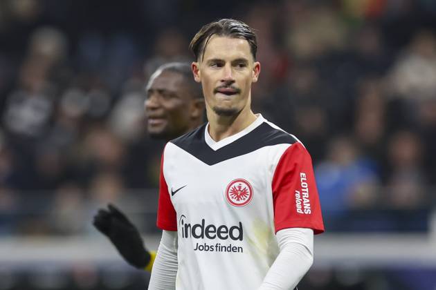 Robin Koch (Eintracht Frankfurt) schaut enttaeuscht, Bundesliga, Eintracht Frankfurt v Borussia Dortmund, Deutsche Bank Park am 17. January 2025 in Frankfurt am Main, Deutschland. (Foto von Marco Steinbrenner DeFodi Images) Robin Koch (Eintracht Frankfurt) looks dejected, Bundesliga, Eintracht Frankfurt v Borussia Dortmund, Deutsche Bank Park, January 17, 2025 in Frankfurt am Main, Germany. (Photo by Marco Steinbrenner DeFodi Images) DFL regulations prohibit any use of photographs as image sequences and or quasi-video. Defodi-700_frank_dort_20250117_049