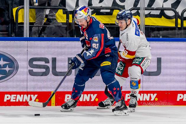 Kampf um den Puck Zweikampf zwischen Maximilian Kastner (EHC Red Bull Muenchen, 93) und Laurin Braun (Duesseldorfer EG, 18). GER, EHC Red Bull Muenchen vs. Duesseldorfer EG, Eishockey, DEL, 38. Spieltag, Saison 2024 2025, 19.01.2025. GER, EHC Red Bull Muenchen vs. Duesseldorfer EG, Eishockey, DEL, 38. Spieltag, Saison 2024 2025, 19.01.2025. Muenchen Copyright: xEibner-Pressefoto FranzxFeinerx EP_HFR