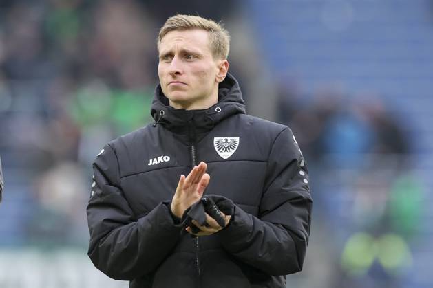 Joshua Mees (SC Preussen Muenster) jubelt, 2. Bundesliga, Hannover 96 vs Preußen Münster, Heinz von Heiden Arena am 26. January 2025 in Hannover, Deutschland. (Foto von Marco Steinbrenner DeFodi Images) Joshua Mees (SC Preussen Muenster) cheers, 2. Bundesliga, Hannover 96 vs Preußen Münster, Heinz von Heiden Arena, January 26, 2025 in Hanover, Germany. (Photo by Marco Steinbrenner DeFodi Images) DFB DFL REGULATIONS PROHIBIT ANY USE OF PHOTOGRAPHS AS IMAGE SEQUENCES AND OR QUASI-VIDEO. Defodi-700_hannover_muenster_20250126_104