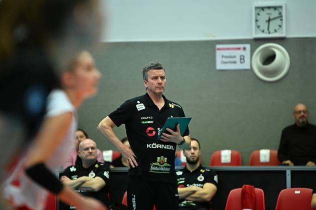 Alexander Waibl (Cheftrainer Dresdner SC) Dresdner SC vs. Schwarz Weiss Erfurt, 1. Volleyball Bundesliga Frauen, Spielzeit 2024 2025, 01.02.2025 Dresdner SC vs. Schwarz Weiss Erfurt, 1. Volleyball Bundesliga Frauen, Spielzeit 2024 2025, 01.02.2025 Dresden Copyright: xEibner-Pressefoto xHoepnerx EP_PHR