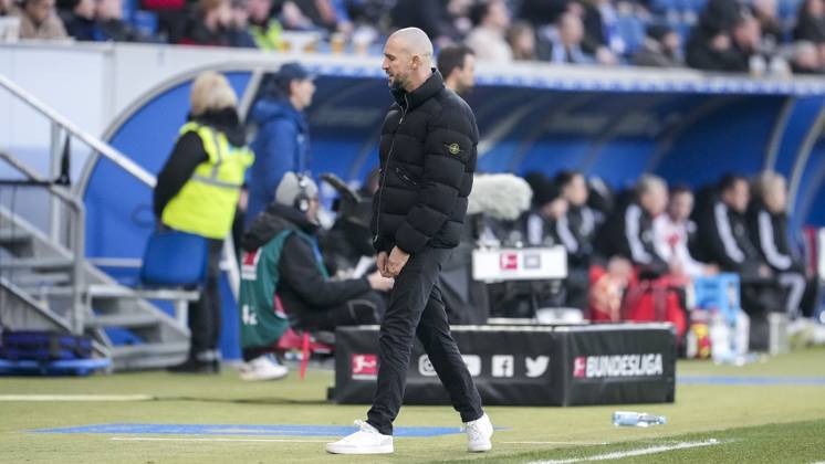 Christian Ilzer (Trainer, Cheftrainer, Hoffenheim), Freisteller, Ganzkörper, Einzelbild, Einzelfoto, Aktion, Action, enttäuscht schauend, Enttäuschung, Frustration, disappointed, pessimistisch, am Spielfeldrand, an der Seitenauslinie, 08.02.2025, Sinsheim (Deutschland), Fussball, Bundesliga, TSG 1899 Hoffenheim - 1. FC Union Berlin, DFB DFL REGULATIONS PROHIBIT ANY USE OF PHOTOGRAPHS AS IMAGE SEQUENCES AND OR QUASI-VIDEO. xozx