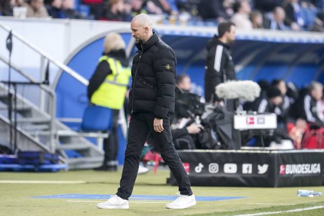 Christian Ilzer (Trainer, Cheftrainer, Hoffenheim), Freisteller, Ganzkörper, Einzelbild, Einzelfoto, Aktion, Action, enttäuscht schauend, Enttäuschung, Frustration, disappointed, pessimistisch, am Spielfeldrand, an der Seitenauslinie, 08.02.2025, Sinsheim (Deutschland), Fussball, Bundesliga, TSG 1899 Hoffenheim - 1. FC Union Berlin, DFB DFL REGULATIONS PROHIBIT ANY USE OF PHOTOGRAPHS AS IMAGE SEQUENCES AND OR QUASI-VIDEO. xozx