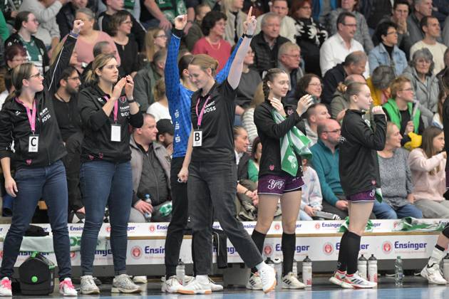 Miriam Hirsch (TusSies Metzingen, Trainerin) jubelt FrischAuf Goeppingen vs.TusSies Metzingen , Handball, HBF, 16.Ligaspieltag, Saison 2024 2025, 08.02.2025 FrischAuf Goeppingen vs.TusSies Metzingen, Handball, HBF, 16.Ligaspieltag, Saison 2024 2025, 08.02.2025 Goeppingen Copyright: xEibner-Pressefoto TobiasxBaurx EP_TBR